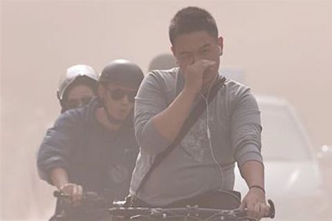 Hà Nội ô nhiễm không khí ở mức báo động: Bạn có thể làm gì?