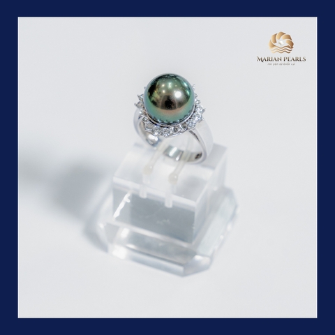 Tạo Signature Look Với Một Món Ngọc Trai Duy Nhất