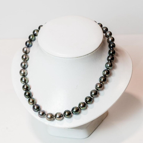 Ngọc Trai Và Áo Dài: Mỗi Độ Tuổi Một Cách Thể Hiện