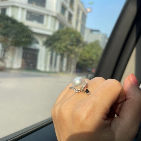 Nhẫn Ngọc Trai Đeo Tay Trái Hay Phải? Ý Nghĩa Sâu Xa