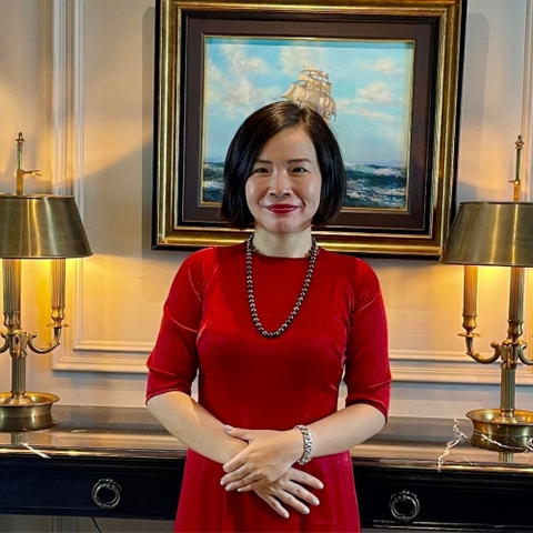 Bộ Sưu Tập Ảnh Phụ Nữ Thanh Lịch Đeo Ngọc Trai