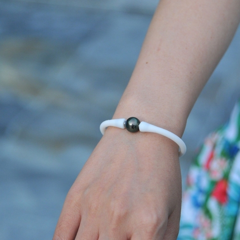 Cách Phối Ngọc Trai Cùng Trang Phục Đi Biển