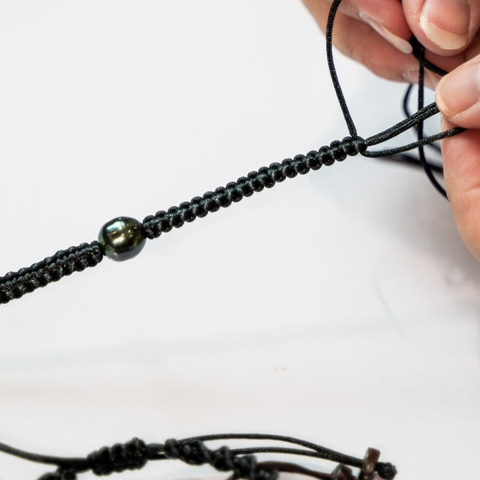 Sự Độc Đáo Của Vòng Tay Ngọc Trai Dây Cotton Wax Tết Thủ Công