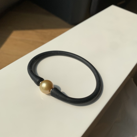 Vòng Tay Silicon Ngọc Trai Southsea Vàng