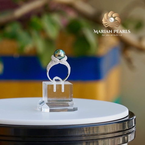Nhẫn Ngọc trai Tahiti Nữ Hoàng Biển Cả Nạm Kim Cương Tấm.