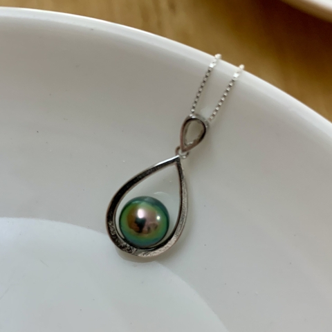 Mặt dây chuyền ngọc trai tahiti xanh lông công