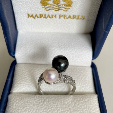 Nhẫn Ngọc Trai Đen Tahiti Kết Hợp Ngọc Trắng Akoya Cùng Ổ Bạc Si Vàng Trắng Viền Đá