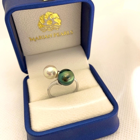 Nhẫn Anh Và Em Ngọc Trai Tahiti Xanh Lông Công 9.5mm Và Ngọc Trai Akoya Trắng 8mm