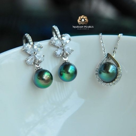 Bộ Sưu Tập Bông Tai, Dây Chuyền Và Nhẫn Ngọc Tahiti Màu Xanh Lông Công