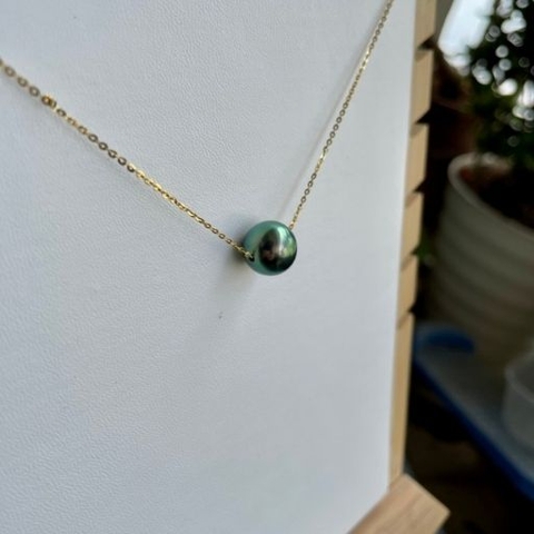 Dây Chuyền Xuyên Tâm Ngọc Trai Tahiti Ánh Xanh Lông Công