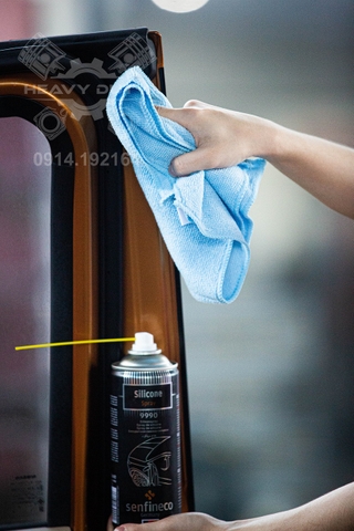 Senfineco 9990 Xịt Bảo Dưỡng Làm Mềm Ron Cao Su - Silicone Spray [450ML]