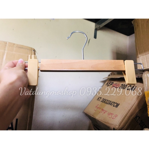 Móc gỗ thông kẹp nhựa