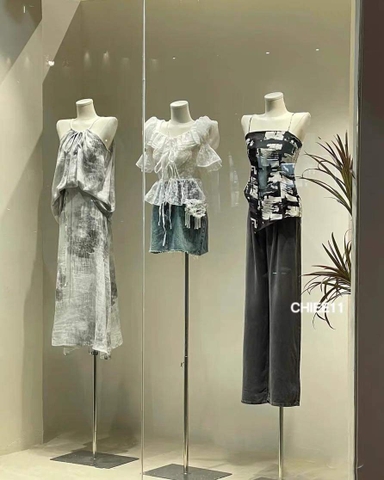 Manocanh nữ vai ngang không tay chóp vải, chân vuông bạc/vàng