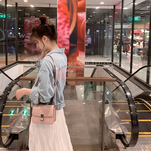 Đầm họa tiết vàng