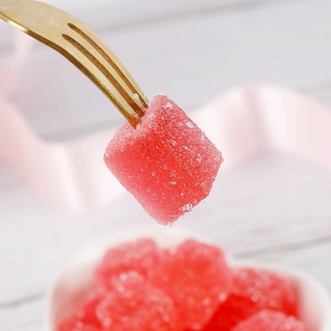 Túi kẹo dẻo vị BƯỞI miếng vuông (túi 2.5kg)-màu đỏ.