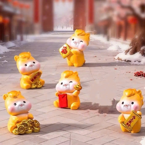 Set nhựa đặc- 5 tượng bé ngựa vàng mini mix mẫu.