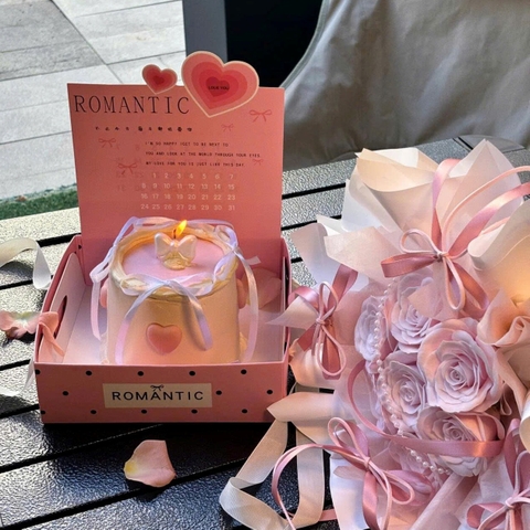 Set 10 hộp ROMANTIC nắp mica 1 ngăn màu HỒNG CHẤM BI kèm tờ bìa lịch di động (in màu phủ bóng, đế bồi 2  lớp) kt 18x18x14cm.