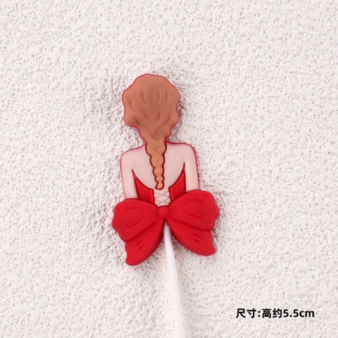 Tượng nhựa dẻo - cô gái tết tóc, váy nơ to -màu ĐỎ.