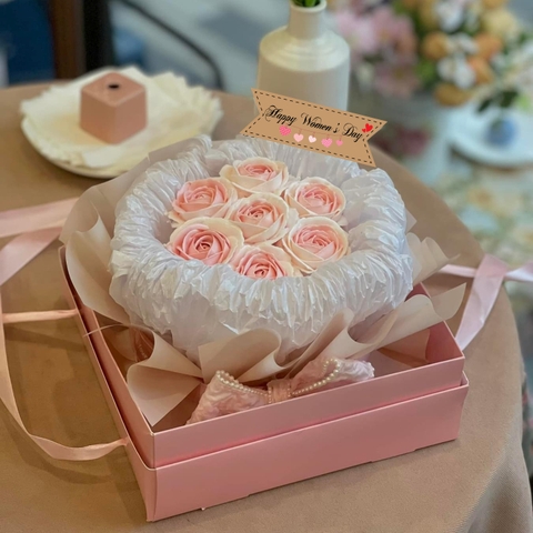 Set 60 thẻ giấy mix 2 màu nâu và trắng- Happy Women's day mẫu 2 (có dây trái tim). (Q9012)