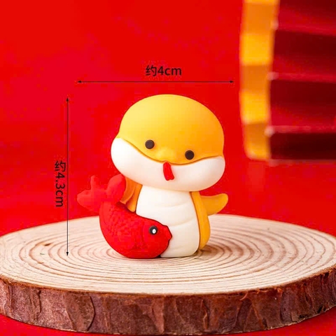 Tượng silicon 3D - Rắn vàng và cá chép đỏ.