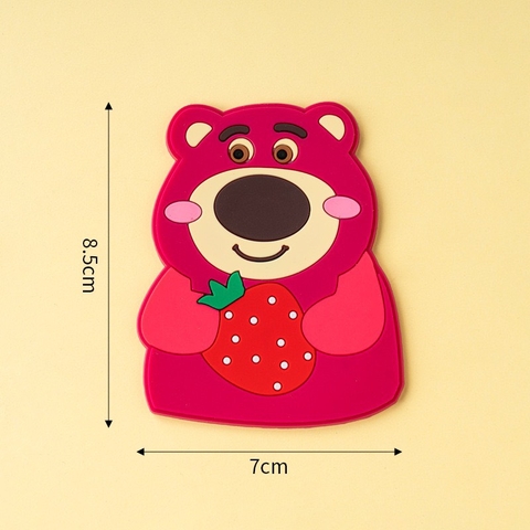 Tượng Gấu Lotso ôm trai dâu nhựa dẻo SIZE TO (8.5cm x 7cm).