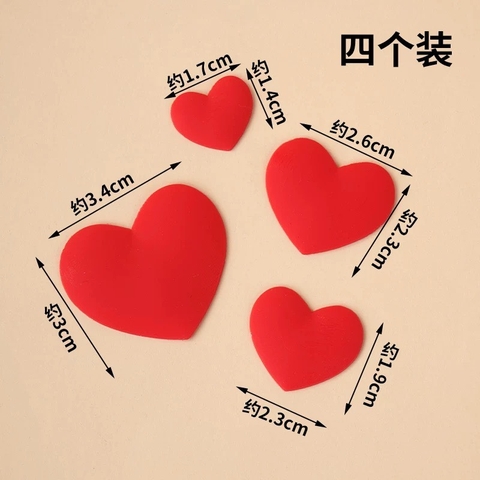 Set nhựa dẻo - 4 trái tim nhựa đỏ to nhỏ.