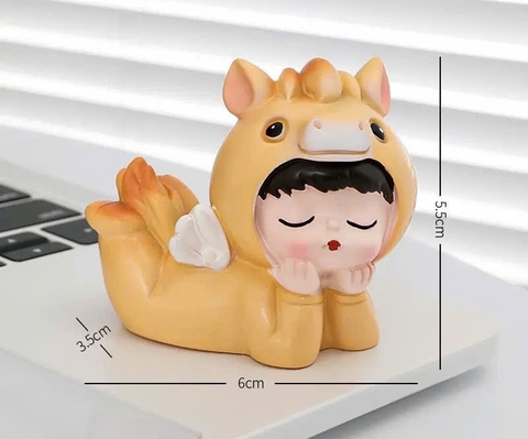 Tượng sứ -bé NGỰA vàng (dáng nằm).