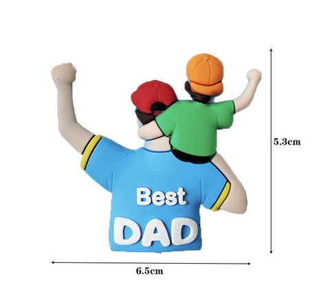 Tượng nhựa dẻo-cha cõng con trai trên vai best dad.