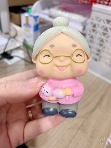 TUONG-Cụ bà mẫu mới (nhựa cứng). K27