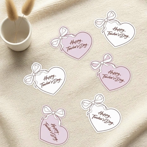 Set 50 bảng giấy Happy teacher's day - hình trái tim nơ mix 2 màu trắng và hồng.