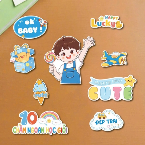 Combo 5 set giấy SX - Bé Trai áo yếm xanh, giơ tay phát biểu và 1 tay cầm kẹo mút.