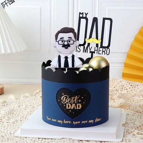 Tượng nhựa dẻo - cha (bố) đeo kính, áo trắng, Cà vạt đen.