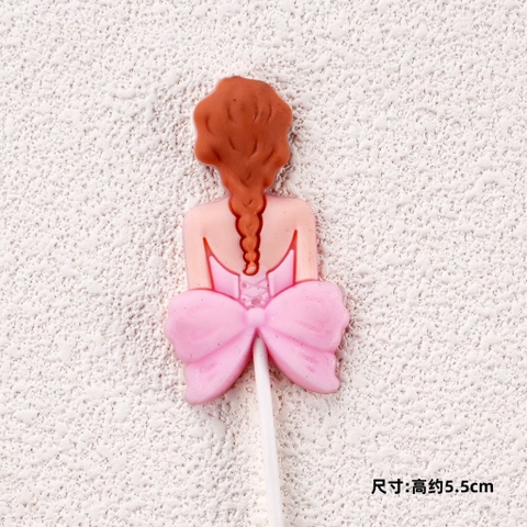 Tượng nhựa dẻo - cô gái tết tóc, váy nơ to -màu HỒNG.