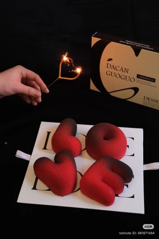 Khuôn silicon làm bánh mousse hình chữ LOVE.