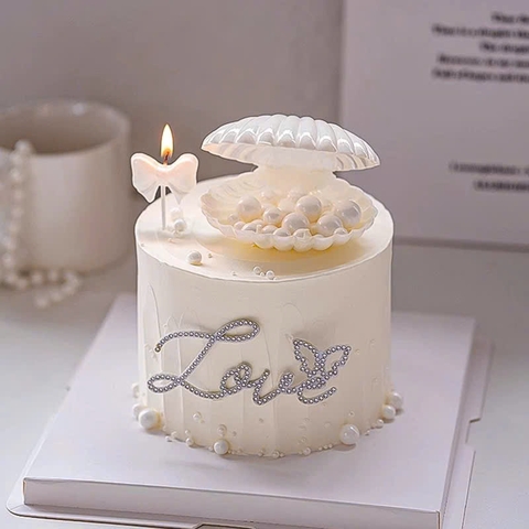 Set 5 chữ Love gắn hạt (gắn hình cánh bướm).
