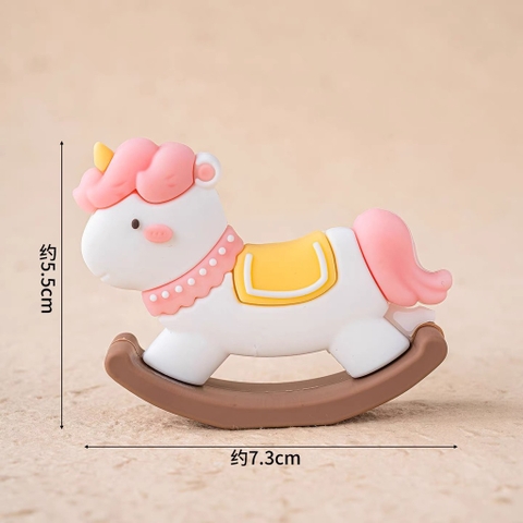 Tượng silicon -Ngựa trắng hồng.