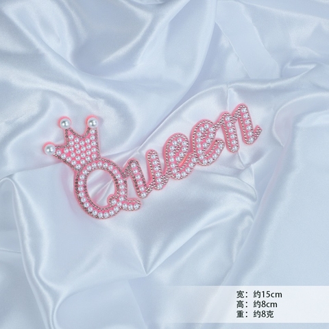 Chữ QUEEN gắn hạt-HỒNG.