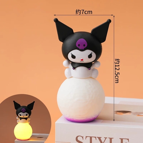 Tượng Mèo kuromi nhựa ngồi trên quả cầu có đèn (mẫu 2)4464.