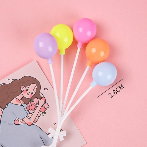 Chùm 5 bóng tròn nhựa sắc màu.