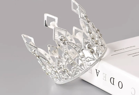 Vương miện nhọn mẫu mới (NHỰA)-BẠC  (đk 6cm x cao 7cm).