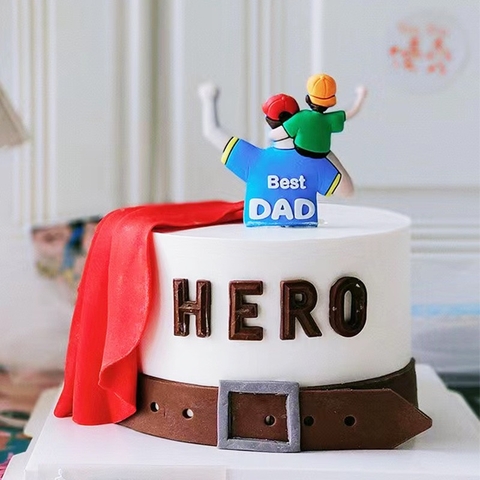 Tượng nhựa dẻo-cha cõng con trai trên vai best dad.