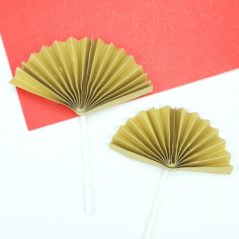 Bộ 2 quạt giấy màu vàng.