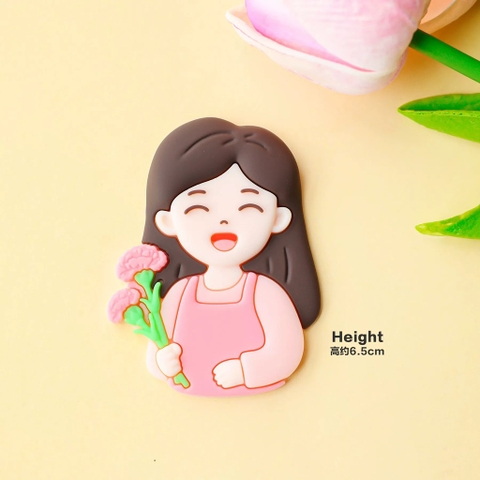 Tượng nhựa dẻo - Mẹ áo HỒNG ôm hoa màu hồng.