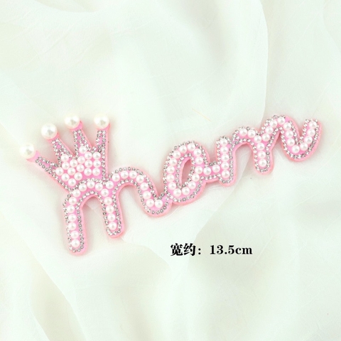 Chữ MOM đội vương miện gắn hạt-HỒNG.