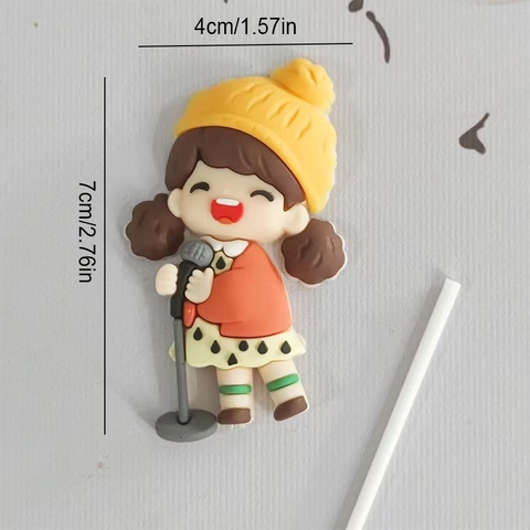 Tượng nhựa mềm loại dày- bé gái ca hát.