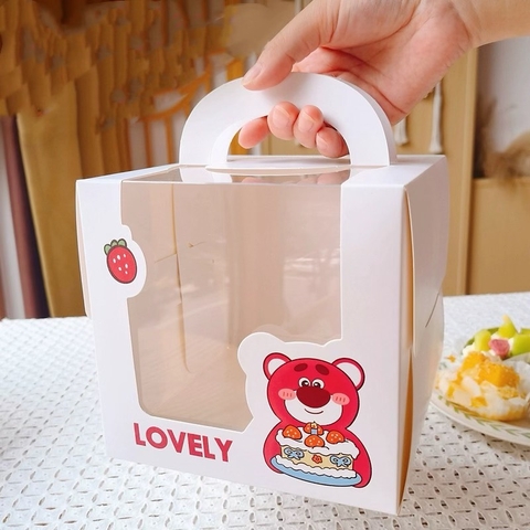 Set 50 hộp giấy cửa sổ- gấu dâu size 16x16x15cm (KÈM ĐẾ).