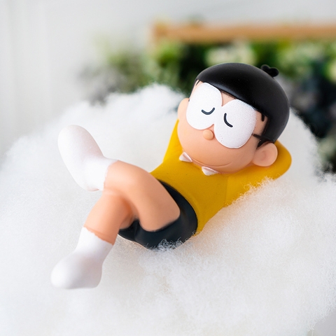 Tượng Nobita nằm.