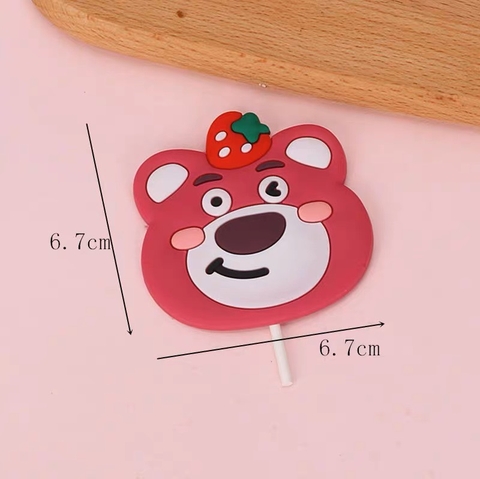 Tượng nhựa dẻo-gấu Lotso đội quả dâu (size to).