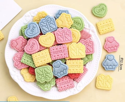 Bánh quy 180gam mix nhiều chi tiết (trái tim, cupcake , hộp quà).