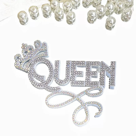 Chữ Queen đội vương miện (gắn hạt).